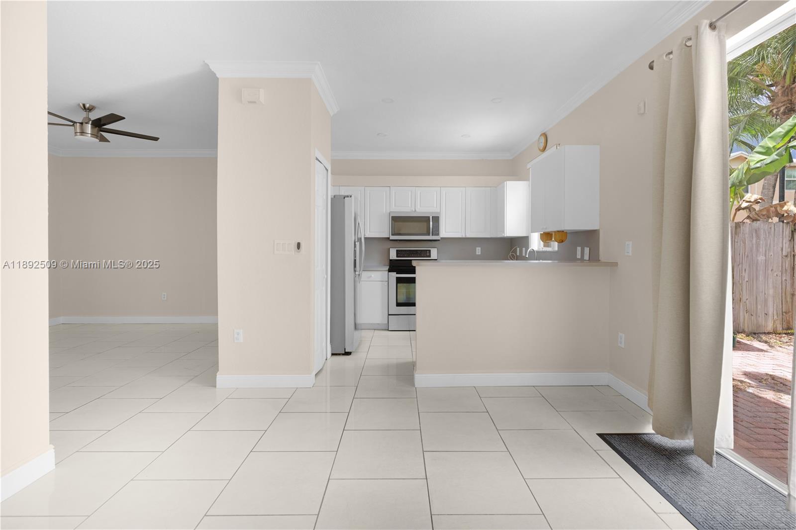 KENDALL BREEZE SOUTH - Residential Lease