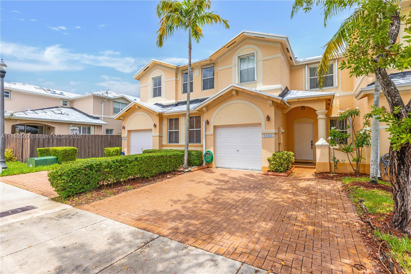 KENDALL BREEZE SOUTH - Residential Lease