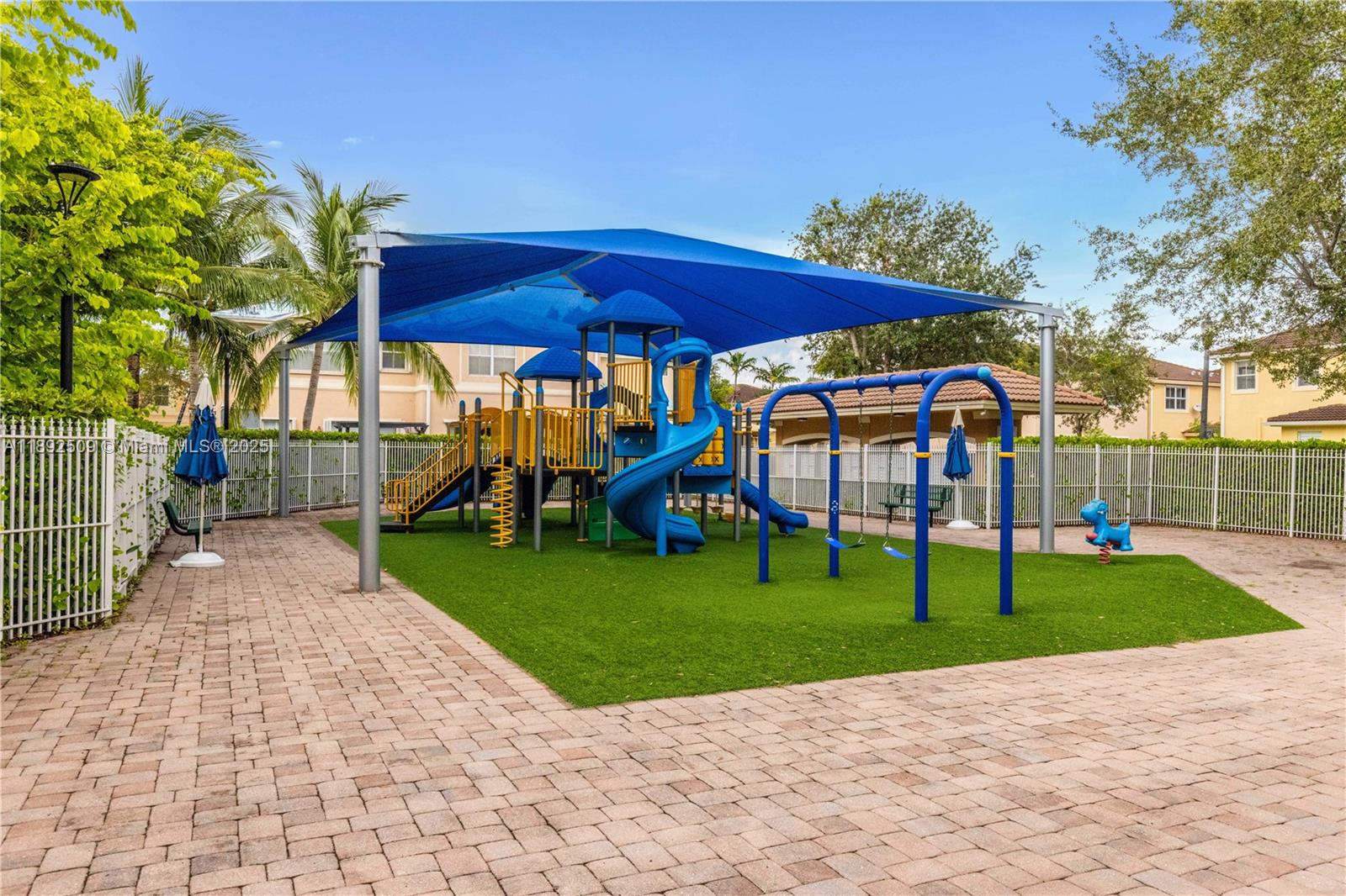 KENDALL BREEZE SOUTH - Residential Lease