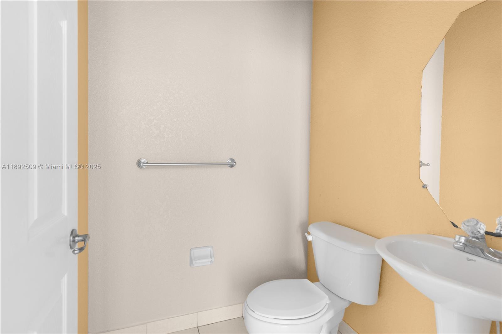 KENDALL BREEZE SOUTH - Residential Lease