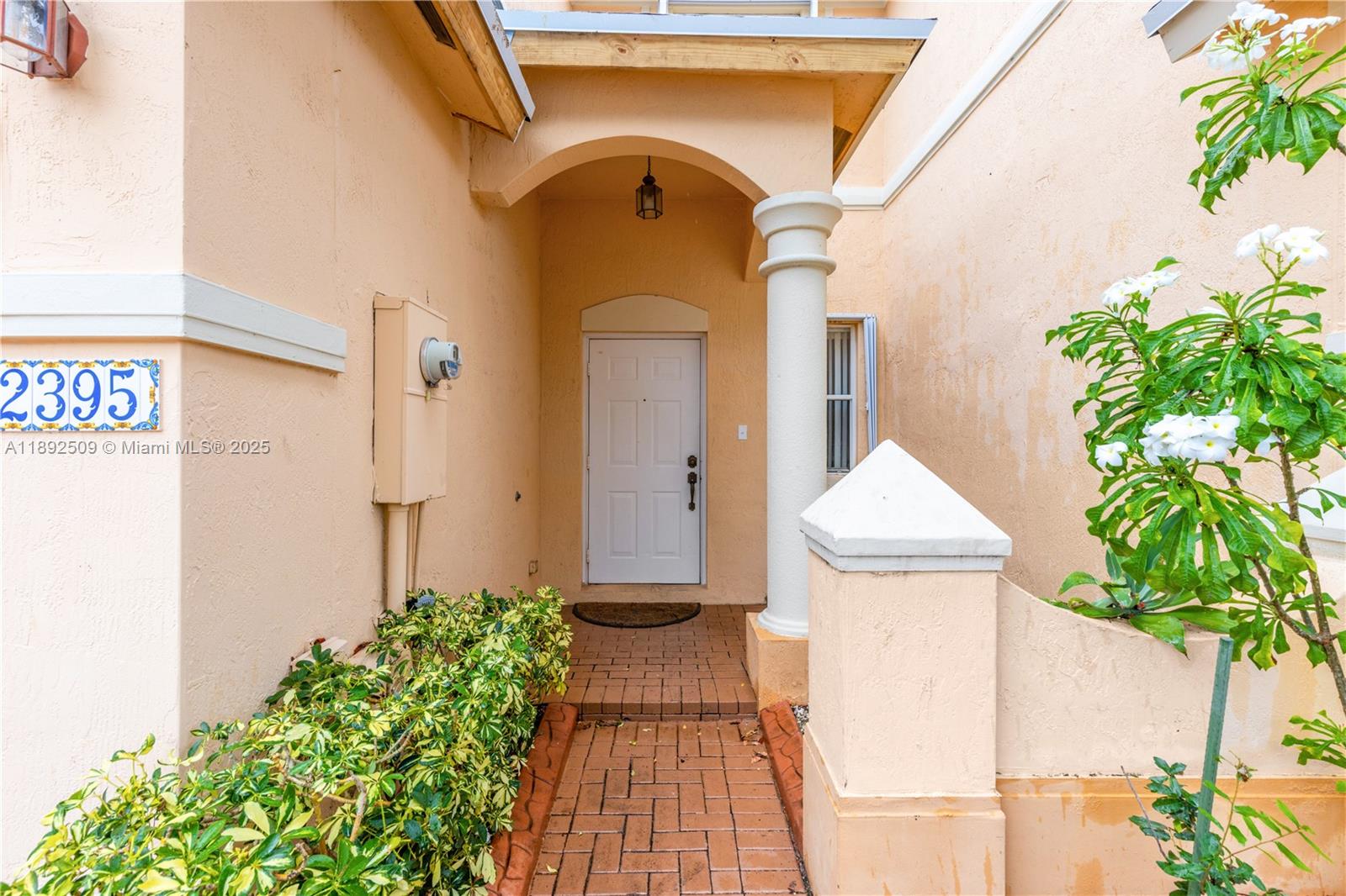 KENDALL BREEZE SOUTH - Residential Lease