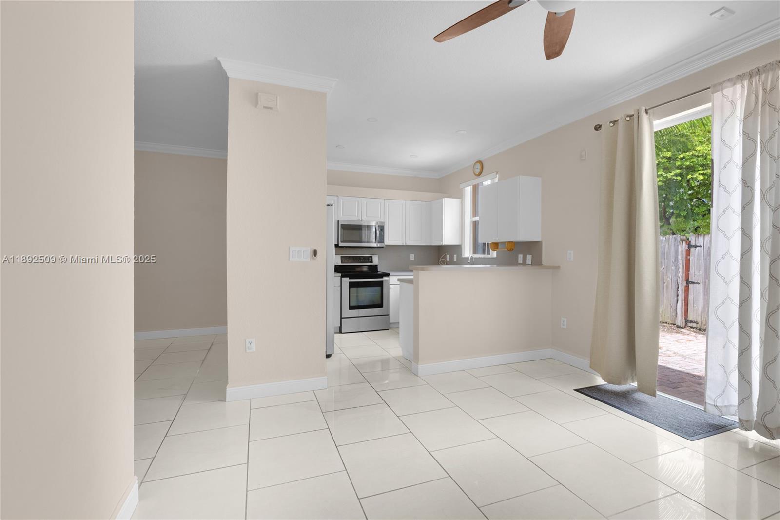 KENDALL BREEZE SOUTH - Residential Lease