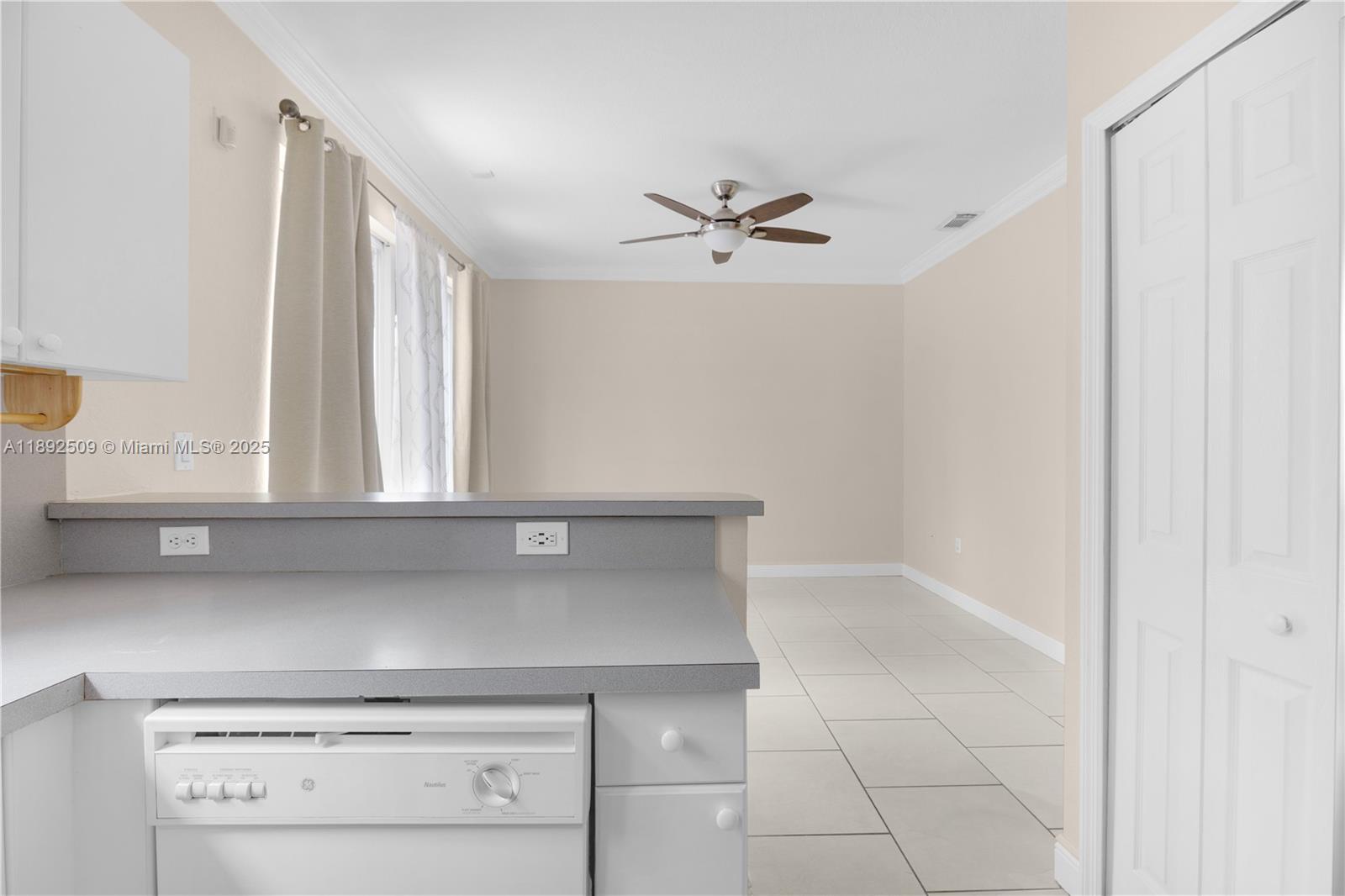 KENDALL BREEZE SOUTH - Residential Lease