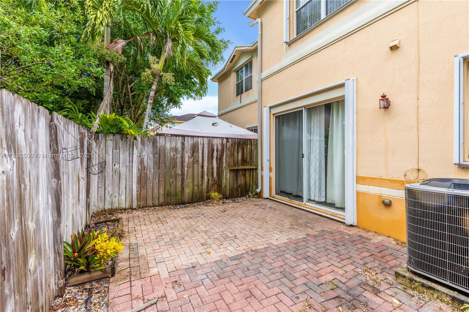 KENDALL BREEZE SOUTH - Residential Lease