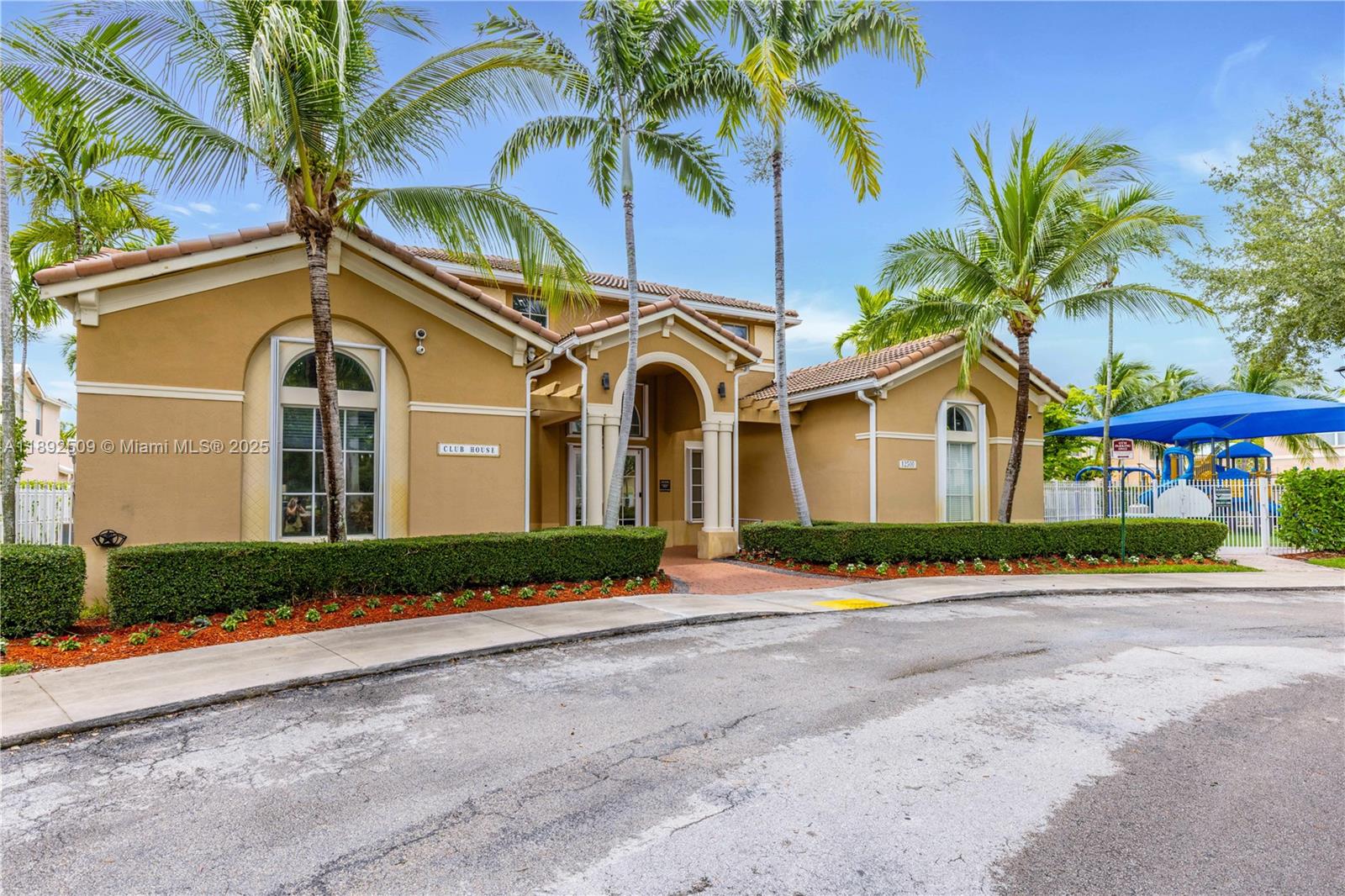 KENDALL BREEZE SOUTH - Residential Lease