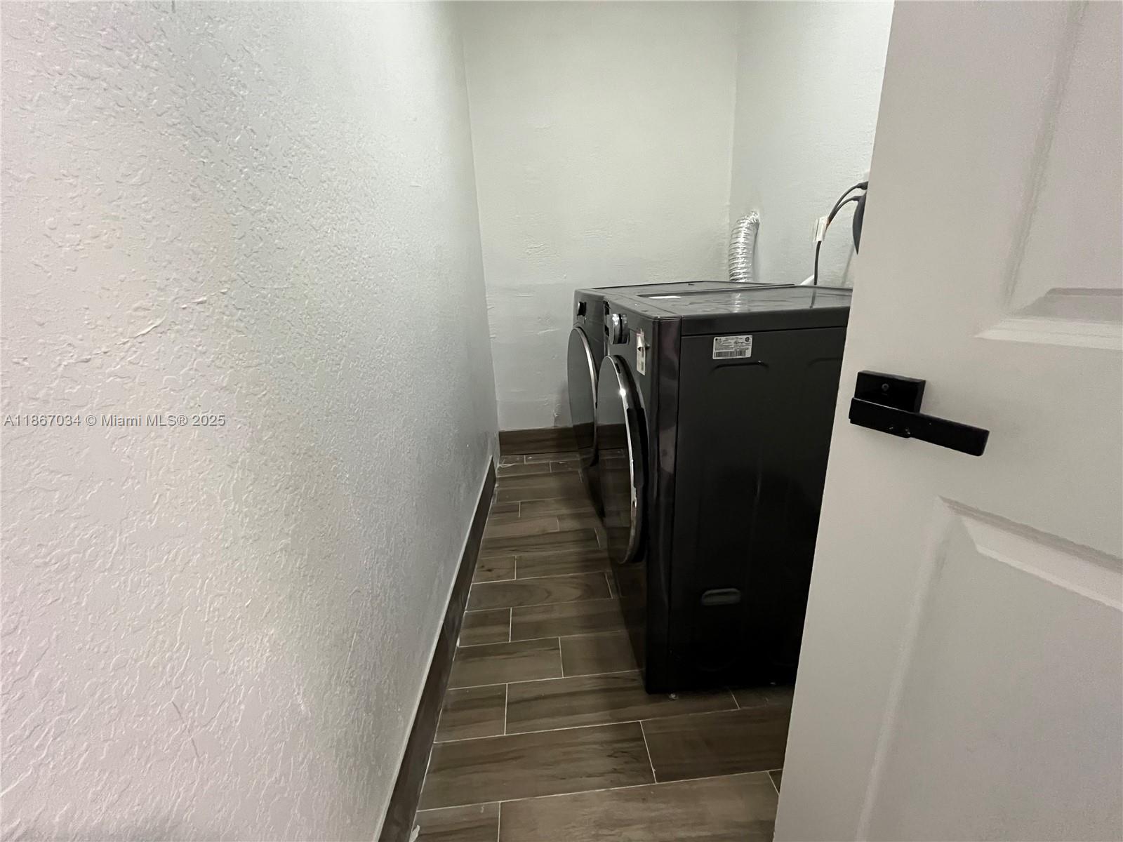 BREEZESWEPT PARK ESTATES - Residential Lease