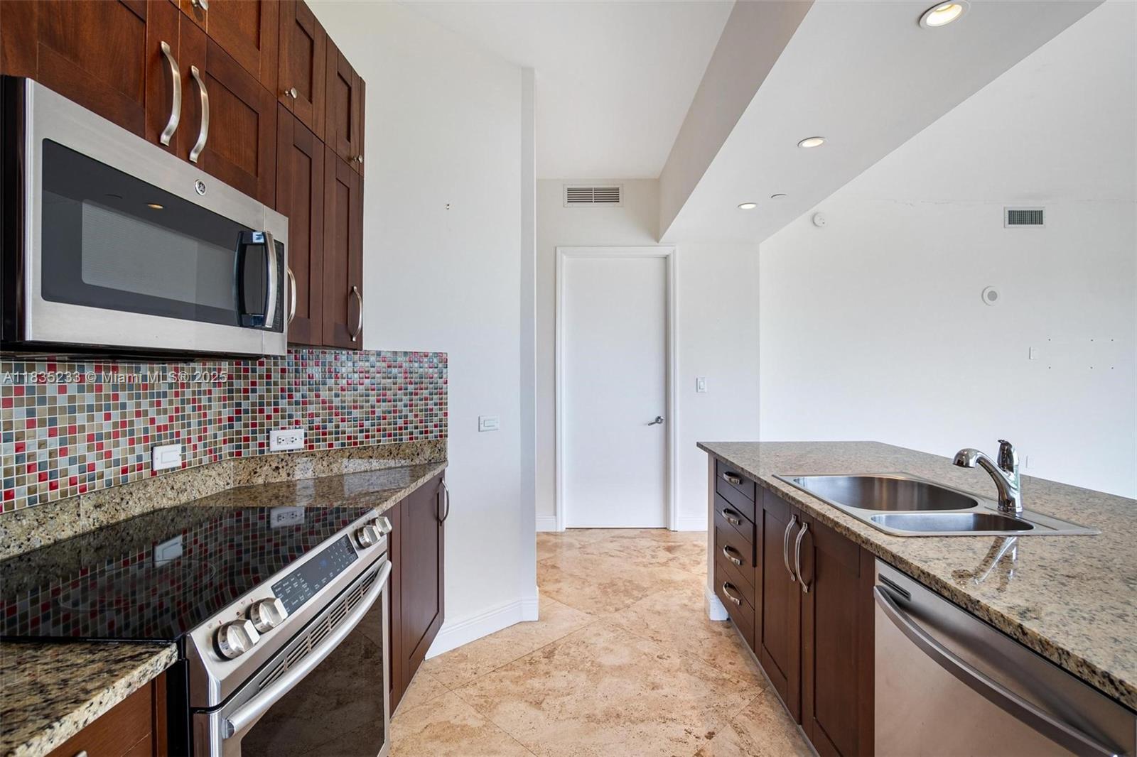 TURNBERRY VLG NO TOWER CO - Residential