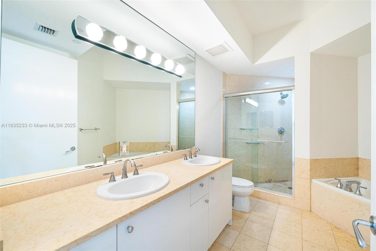 TURNBERRY VLG NO TOWER CO - Residential