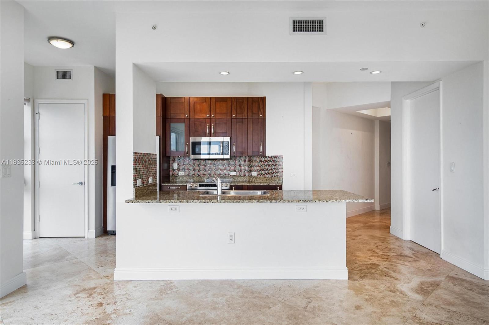 TURNBERRY VLG NO TOWER CO - Residential