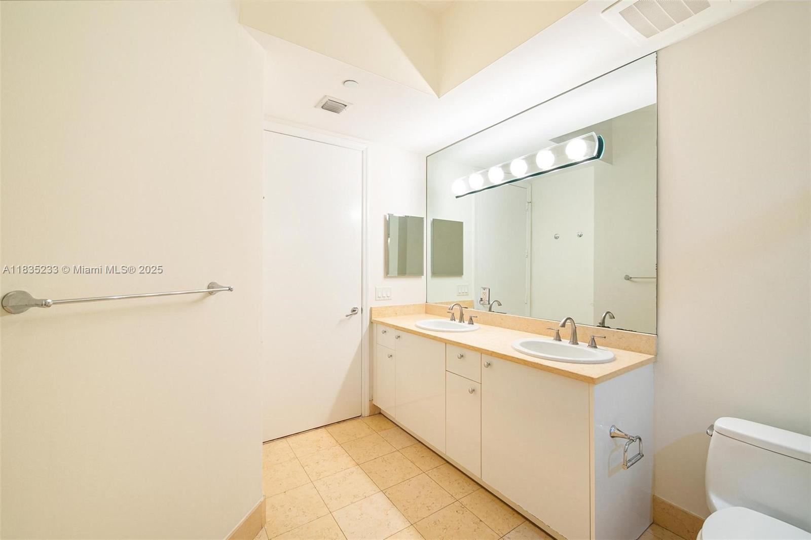 TURNBERRY VLG NO TOWER CO - Residential