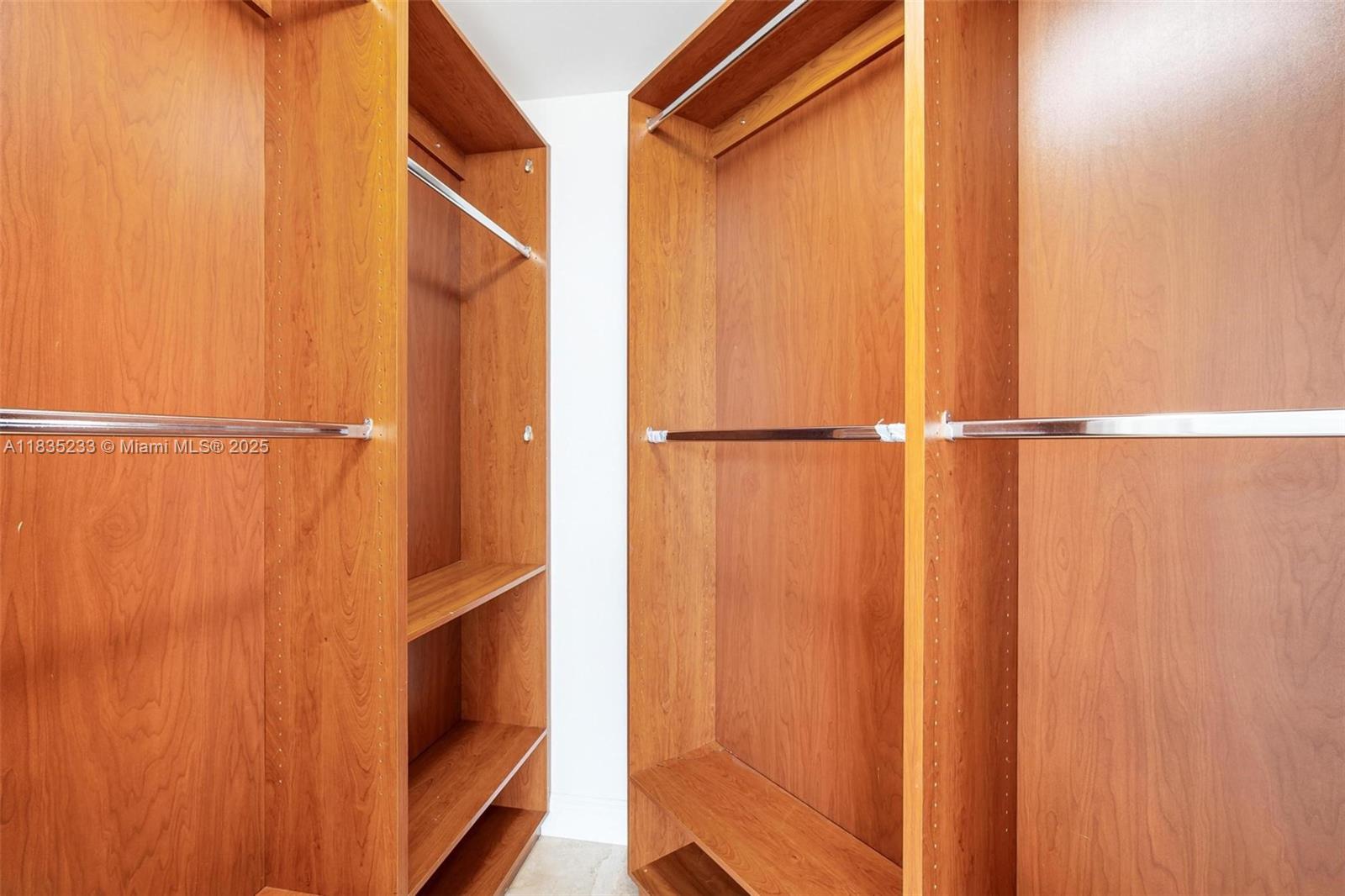 TURNBERRY VLG NO TOWER CO - Residential