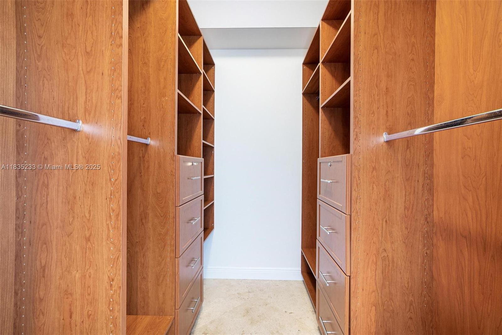 TURNBERRY VLG NO TOWER CO - Residential