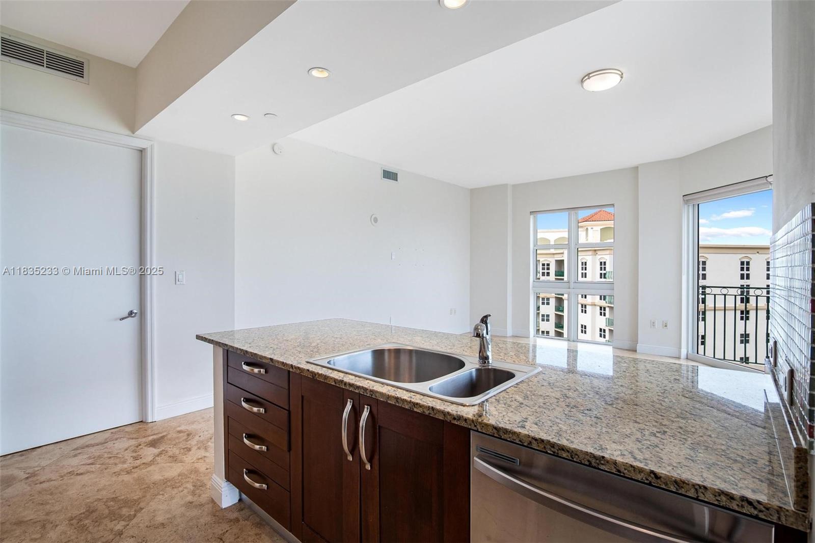 TURNBERRY VLG NO TOWER CO - Residential