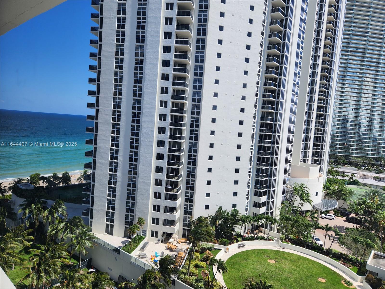 19201 Collins Ave 1041
