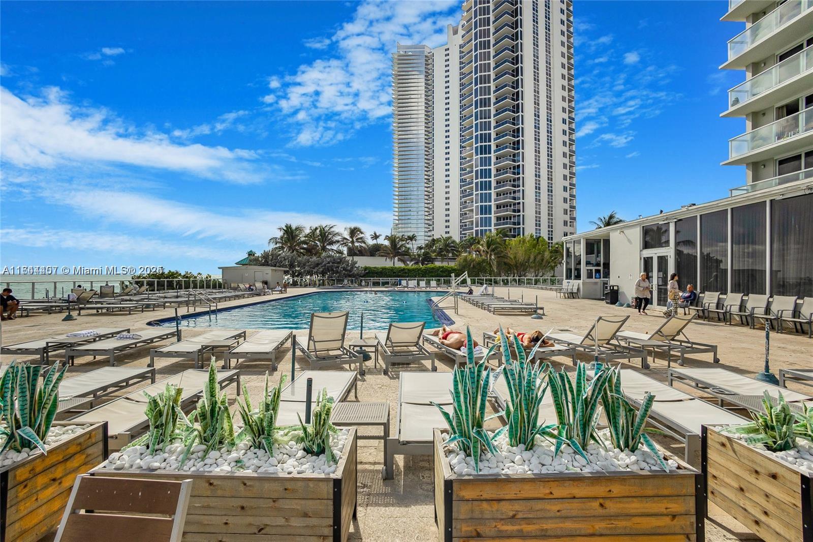 THE AVENTURA BEACH CLUB C - Residential