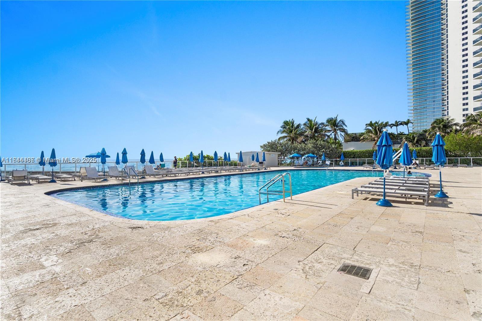 THE AVENTURA BEACH CLUB C - Residential