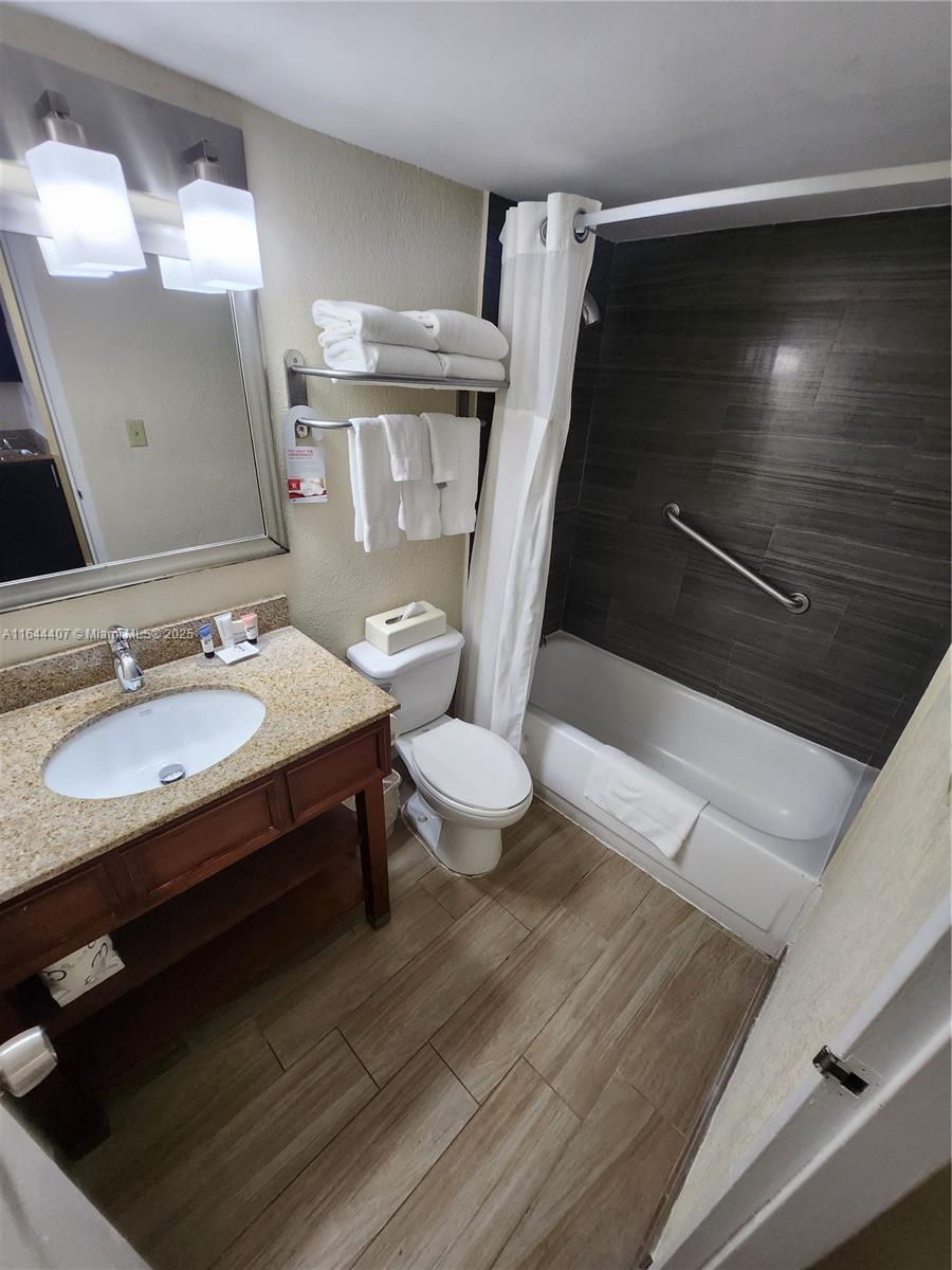 THE AVENTURA BEACH CLUB C - Residential