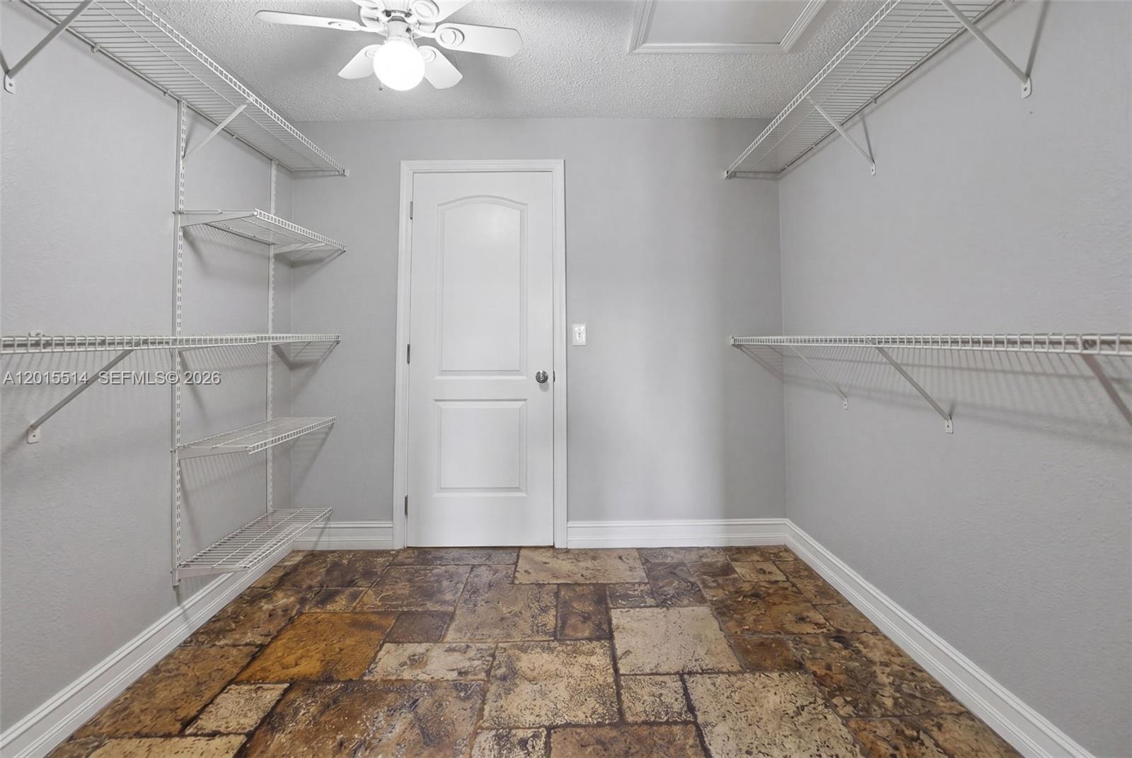 SHORES CALUSA - Residential