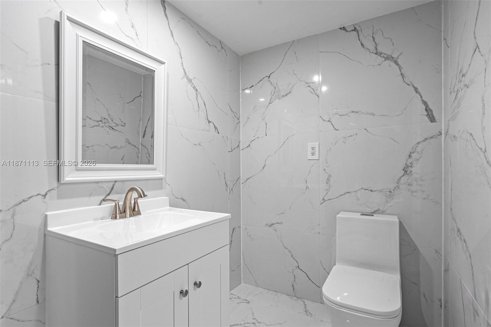 COMMODORE PLAZA CONDO - Residential