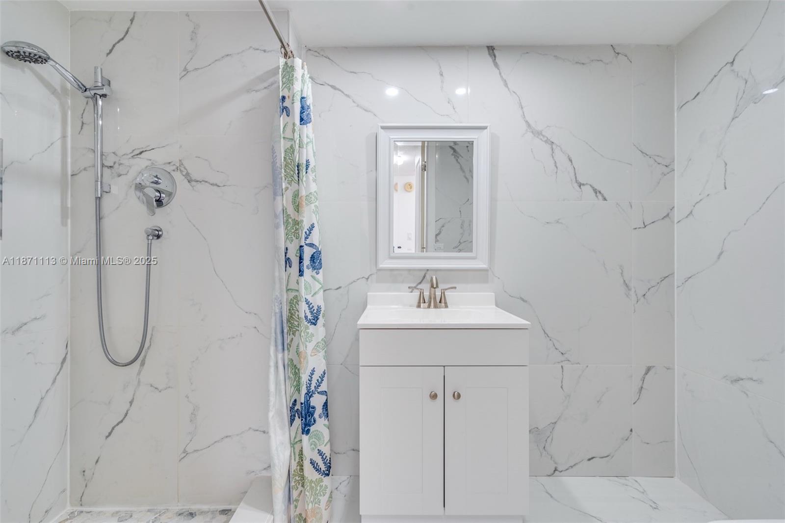 COMMODORE PLAZA CONDO - Residential