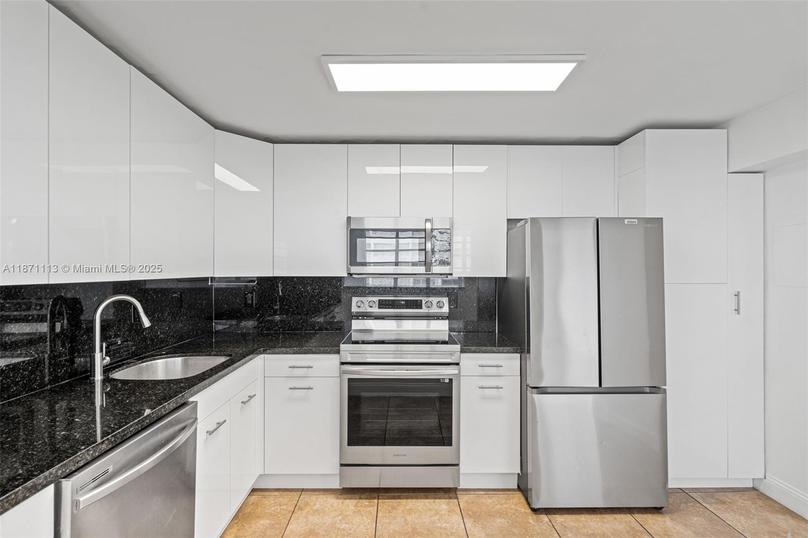 COMMODORE PLAZA CONDO - Residential