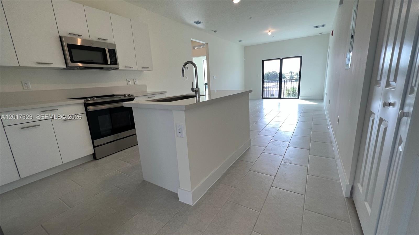 DOWNTOWN DORAL SOUTH PHAS - Residential Lease