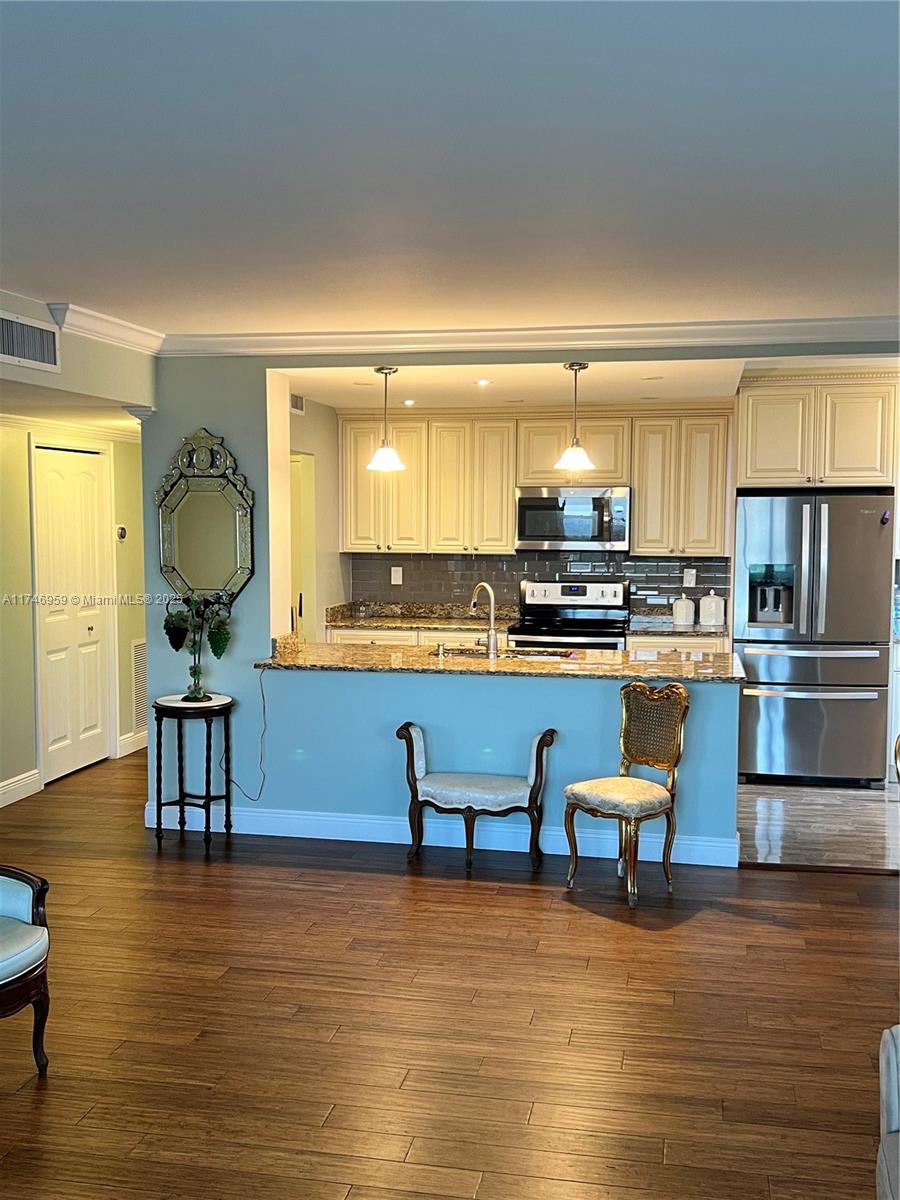 4350 Hillcrest Dr 800, Hollywood, Broward County, Florida - 2 Bedrooms  
2 Bathrooms - 