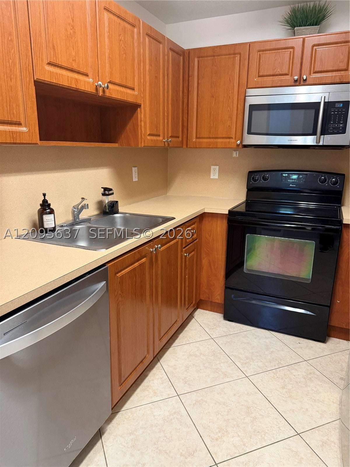 2321 Mariner Ct, Dania Beach, FL, 33312/$400,000 1 2321 Mariner Ct