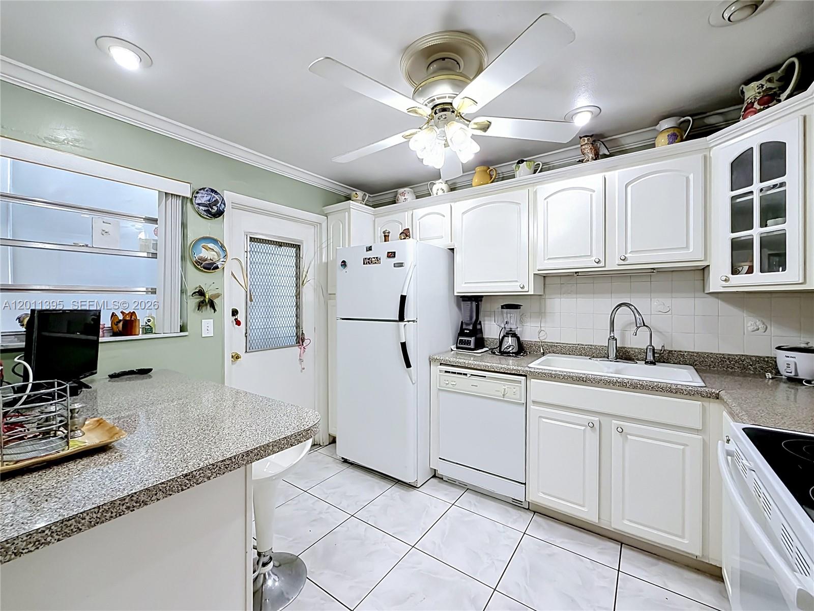THIRD GULFSTREAM GARDEN - Residential