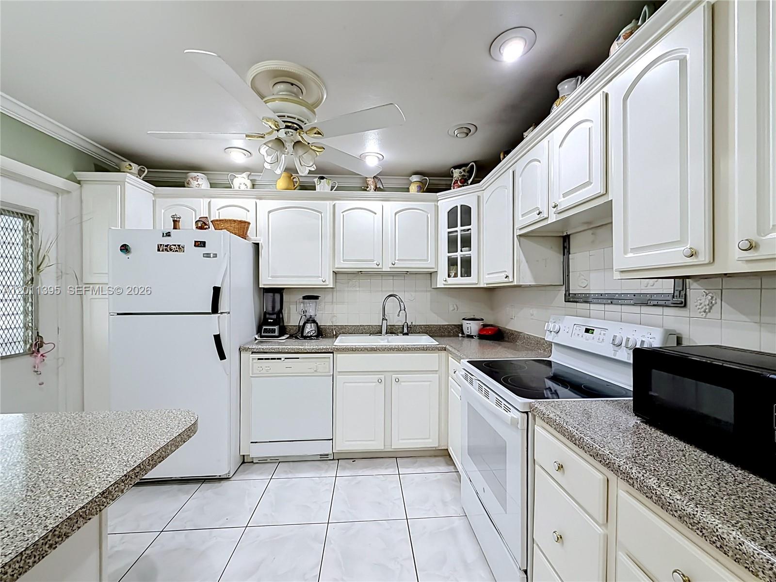 THIRD GULFSTREAM GARDEN - Residential