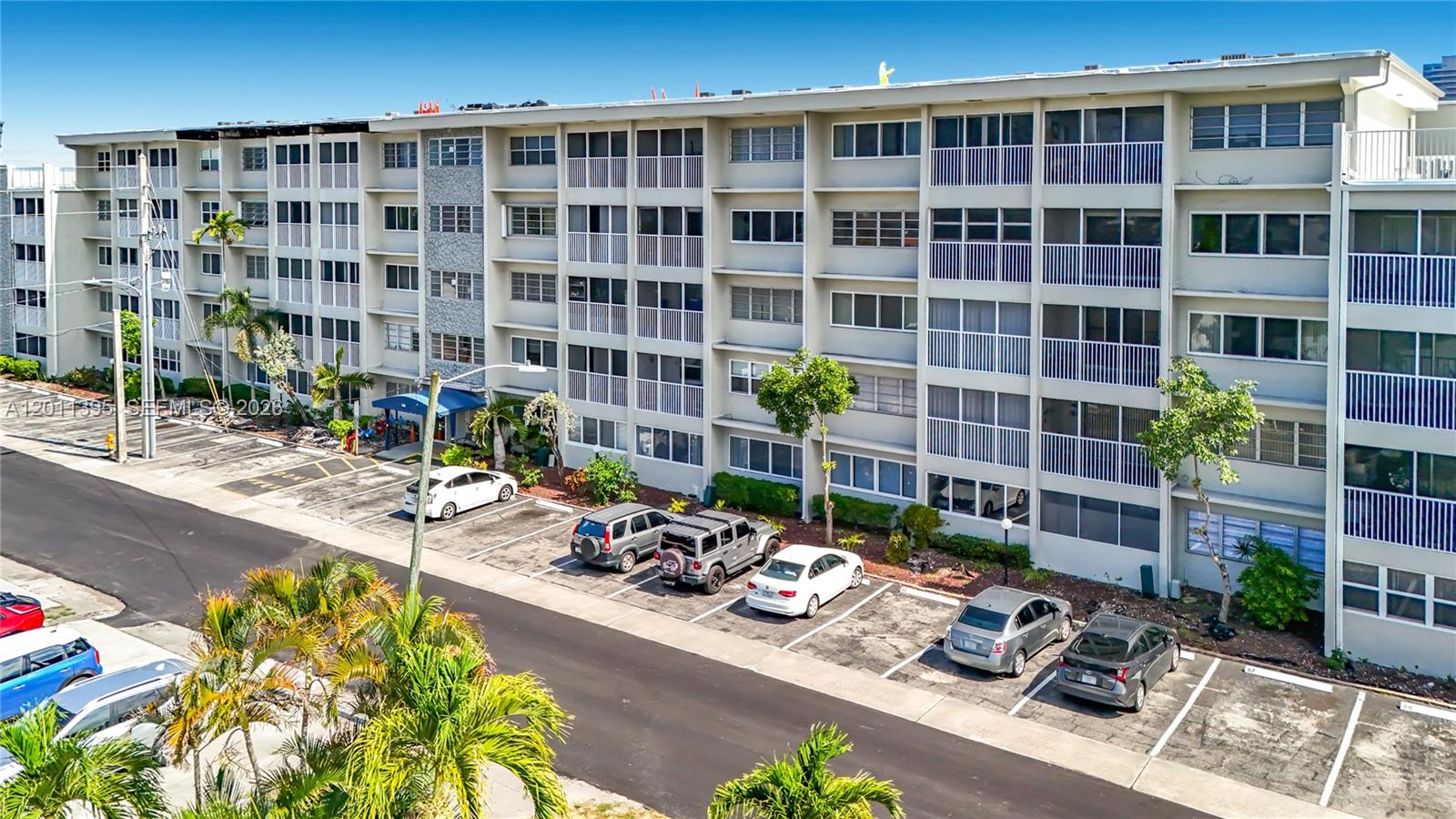 THIRD GULFSTREAM GARDEN - Residential