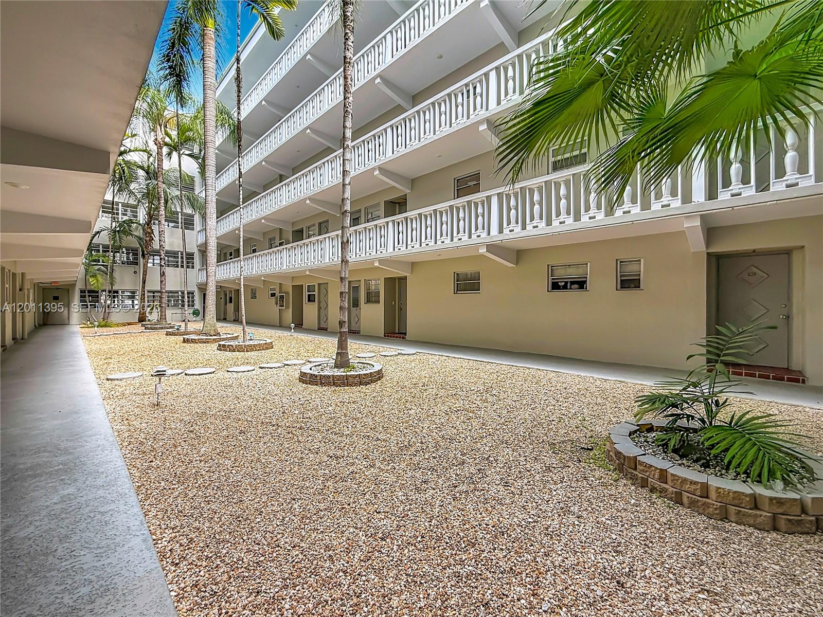 THIRD GULFSTREAM GARDEN - Residential