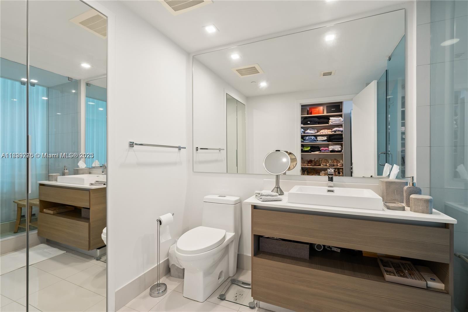 ICON BAY CONDO - Residential Lease