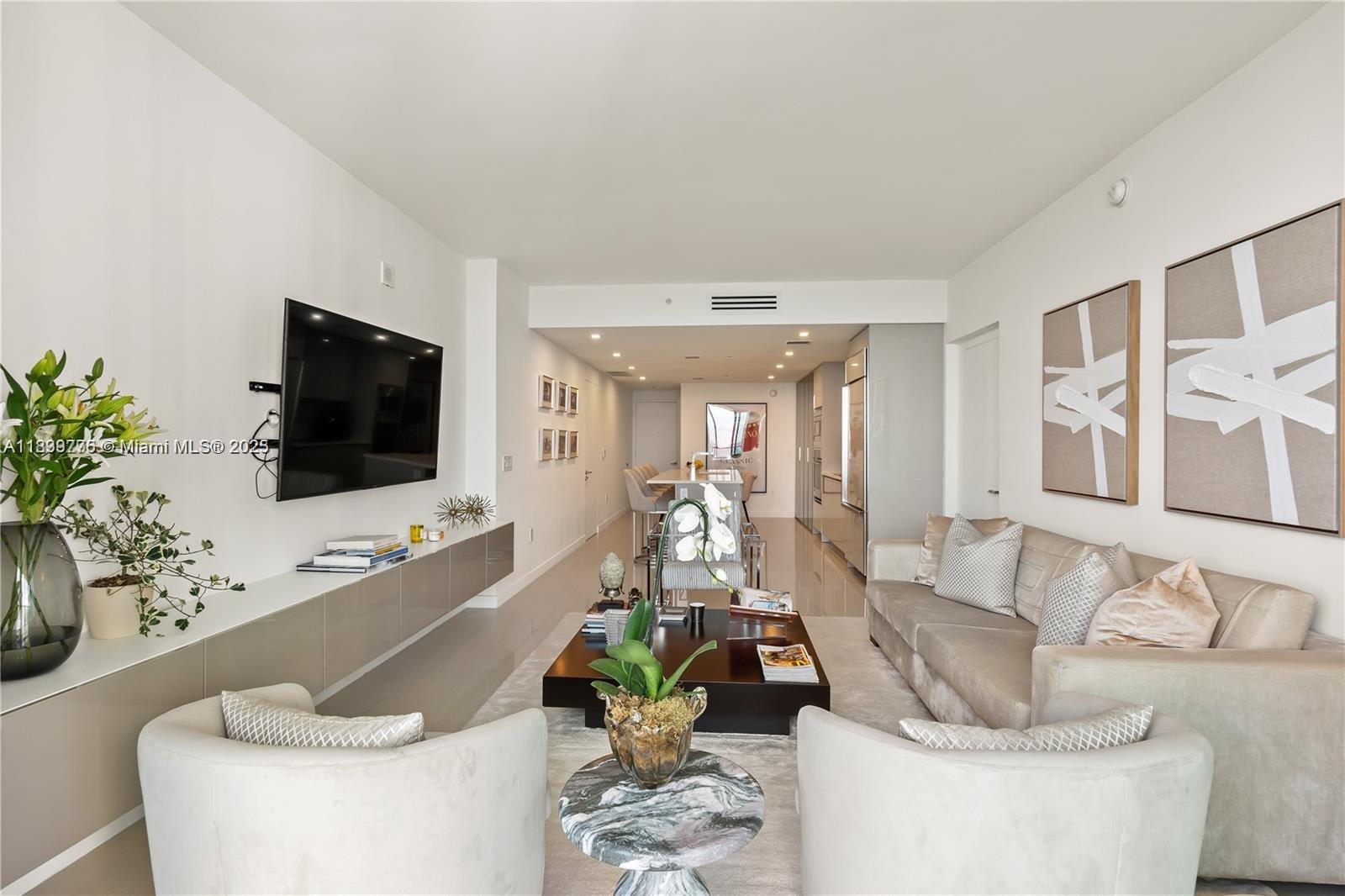 460 NE 28th St 2502