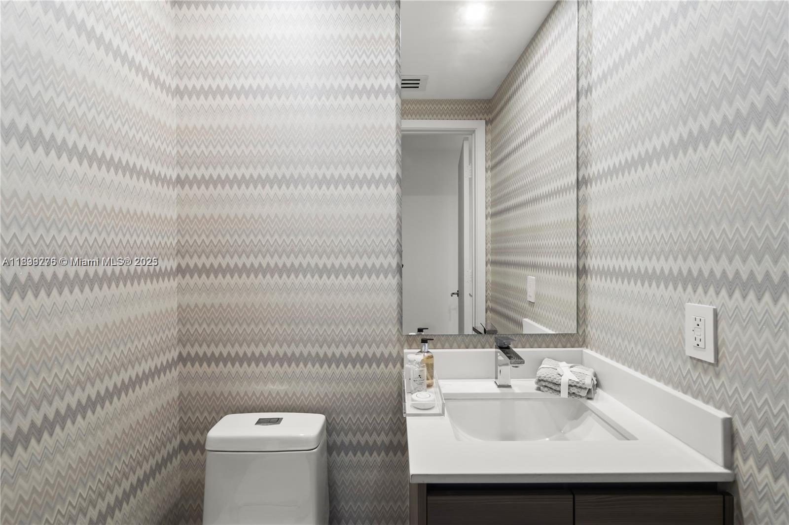 ICON BAY CONDO - Residential Lease