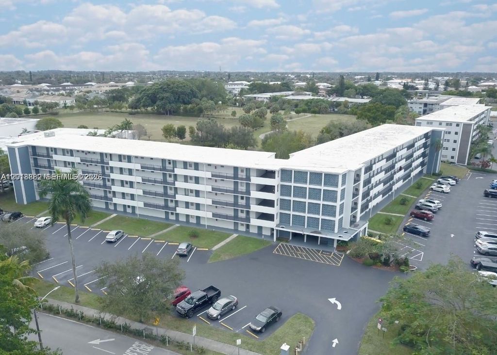 Photo of 950 Hillcrest Dr #503, Hollywood, FL 33021 (MLS # A12018882)