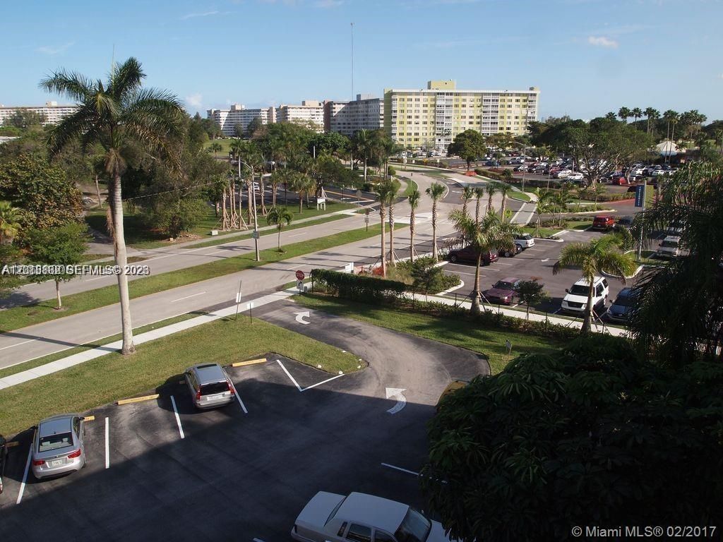 Photo of 950 Hillcrest Dr #503, Hollywood, FL 33021 (MLS # A12018882)