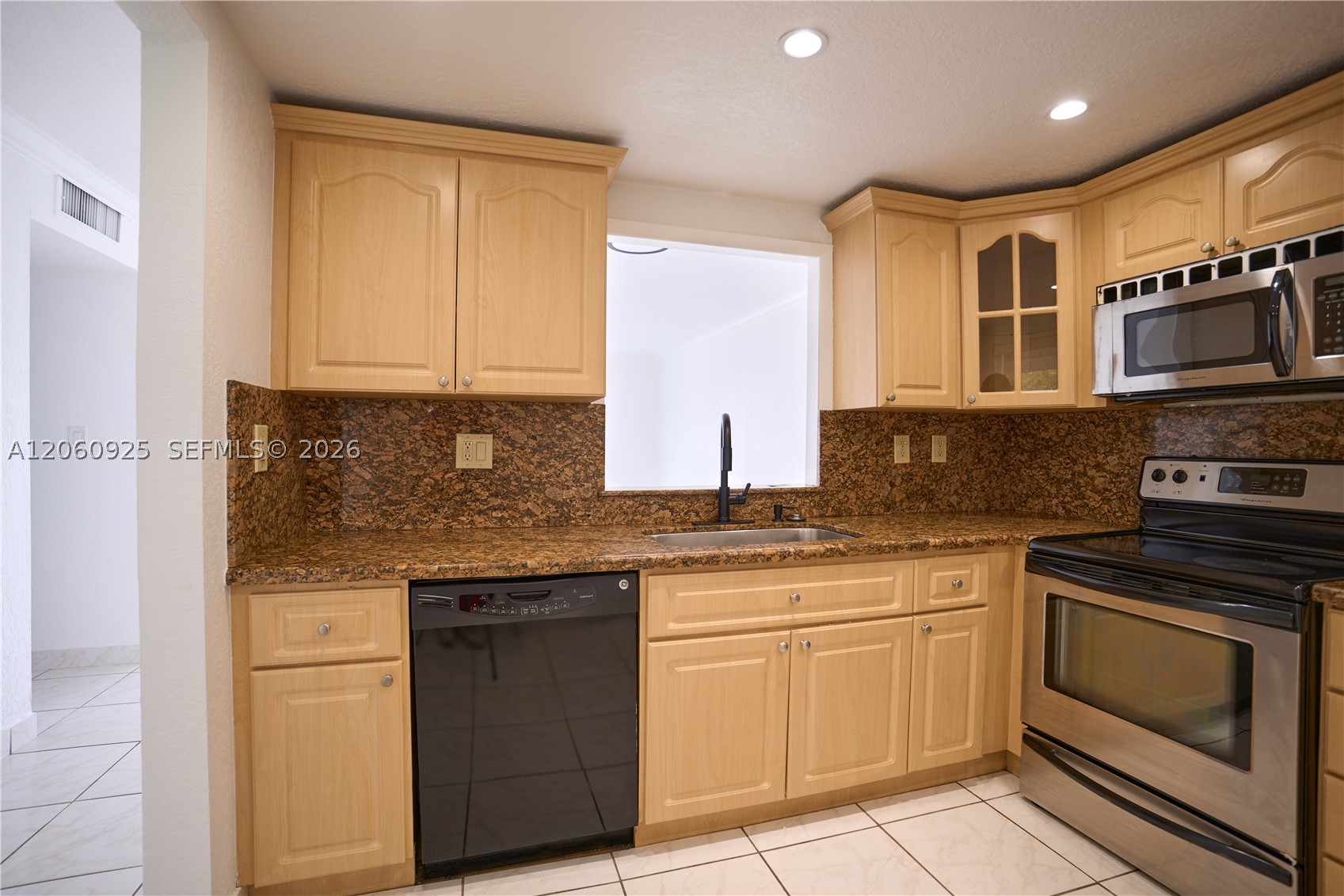 3600 NE 170th St 401