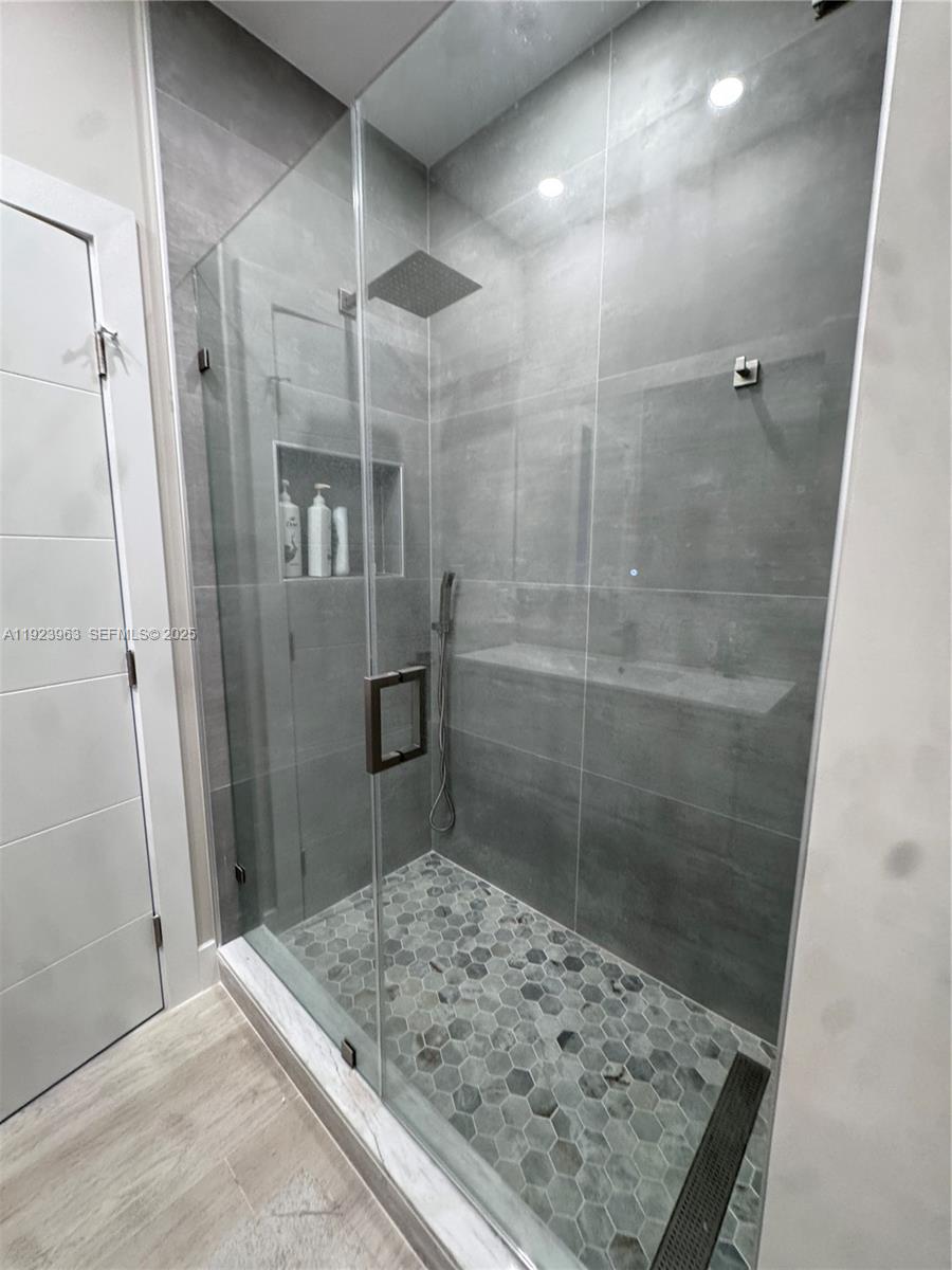 HOLLYWOOD HILLS - Residential Lease