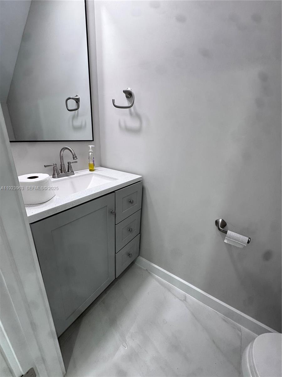 HOLLYWOOD HILLS - Residential Lease