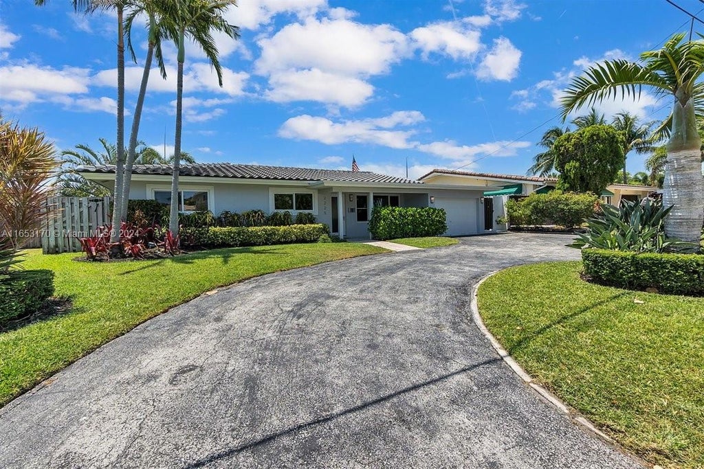 Photo of 2225 NE 20th Ave, Wilton Manors, FL 33305 (MLS # A11653170)