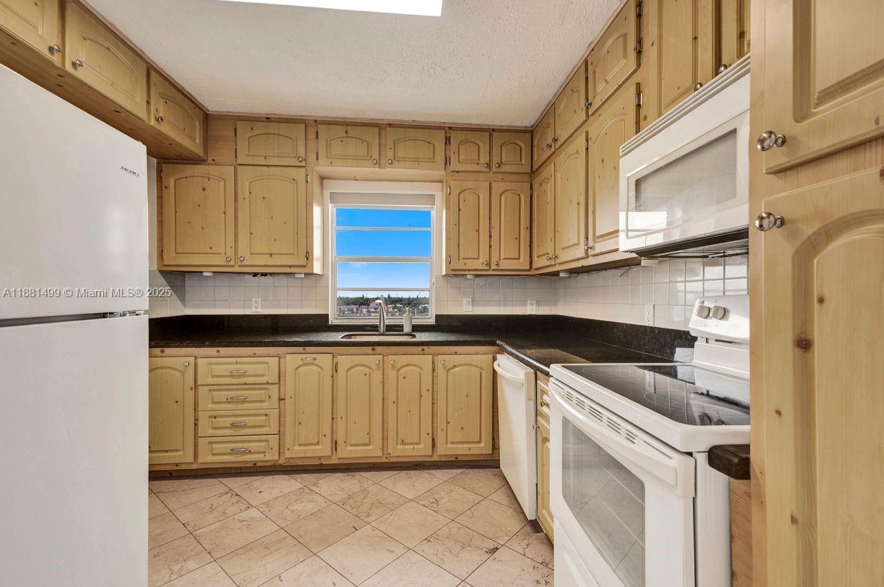 CRESTVIEW TOWERS CONDO - Residential