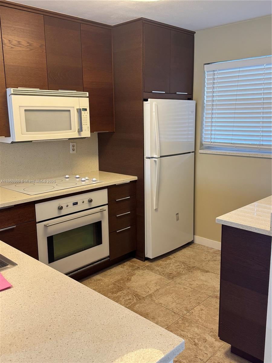 Apartment for rent in a prime location,close to major malls and the university.Enjoy a great clubhouse with top amenities.