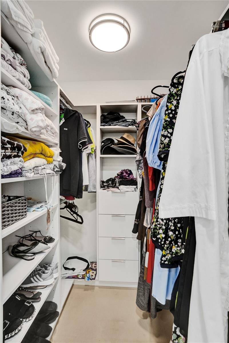 TDR TOWER I CONDO - Residential