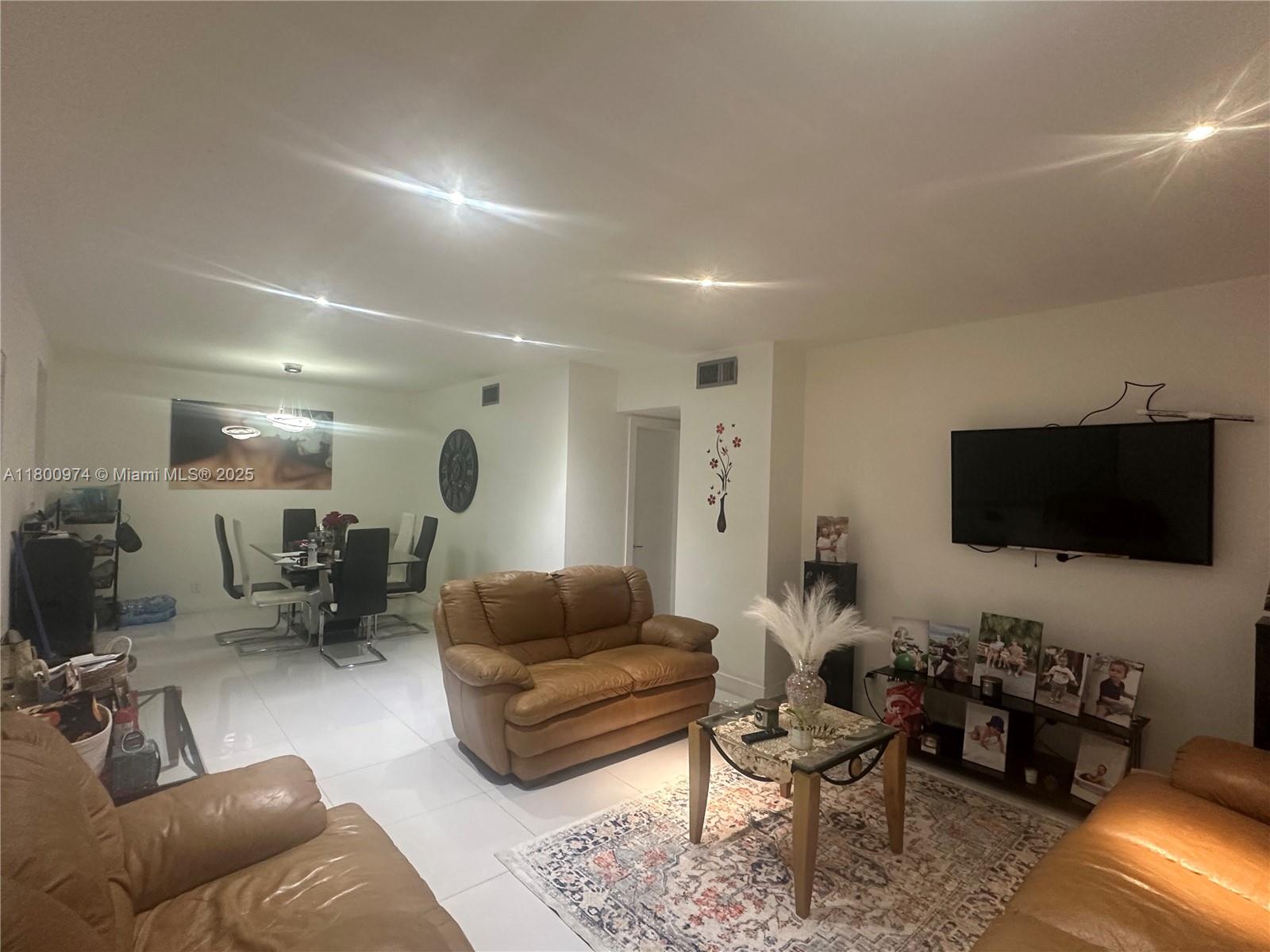 HAMPTON COURT CONDO - Residential