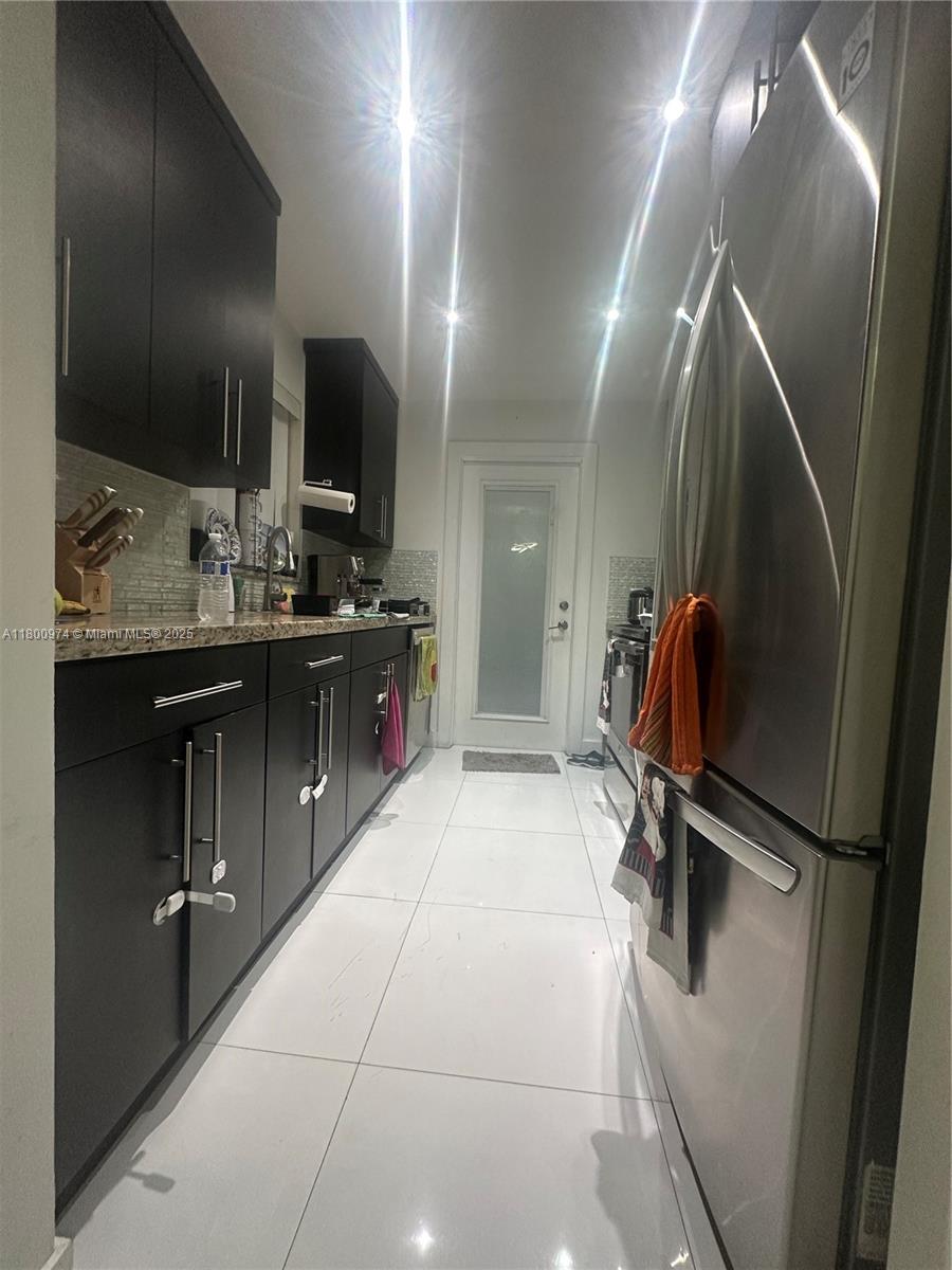 HAMPTON COURT CONDO - Residential