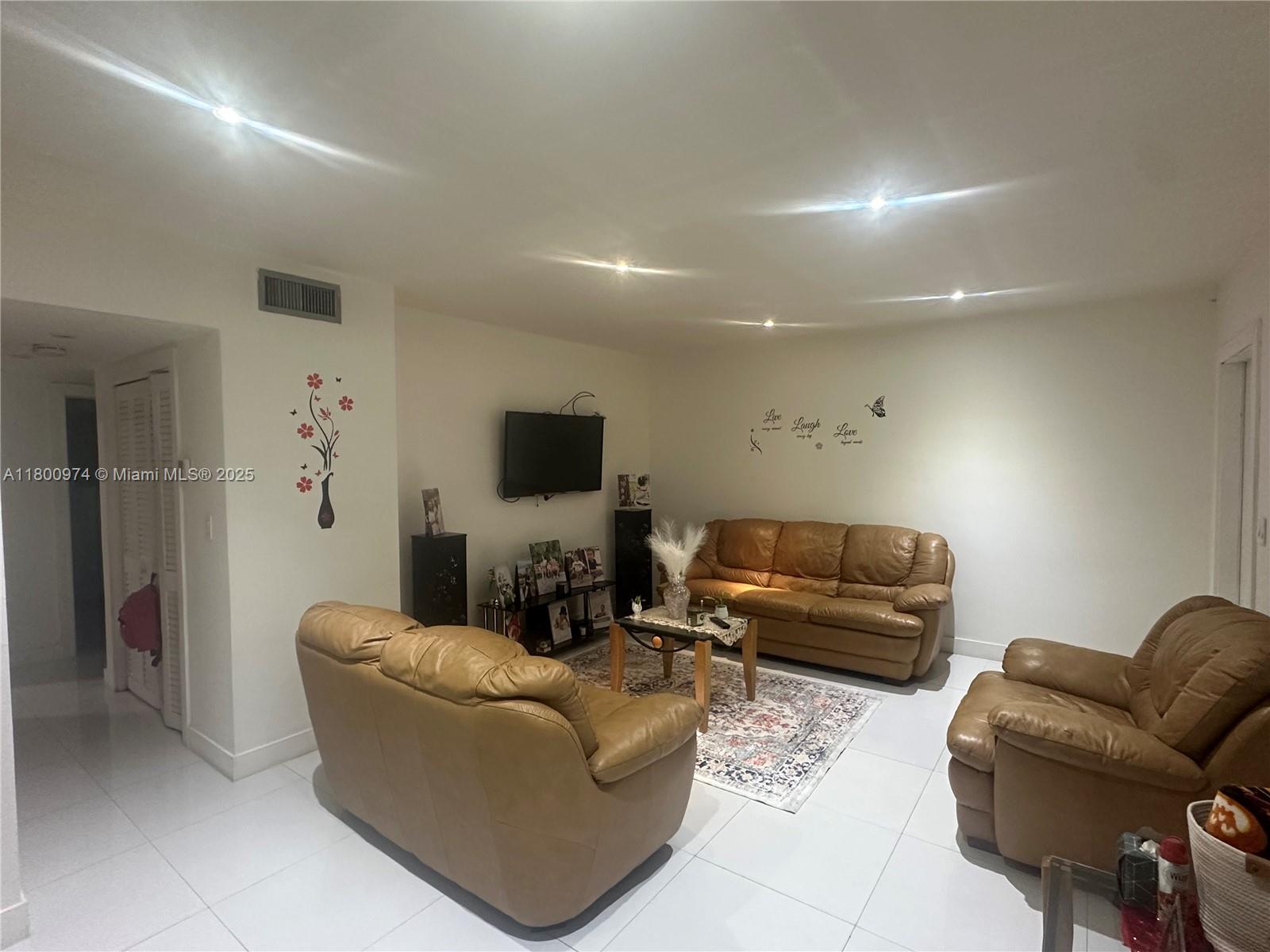 HAMPTON COURT CONDO - Residential