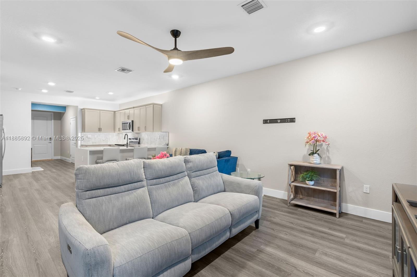 MERRICK SQUARE - Residential