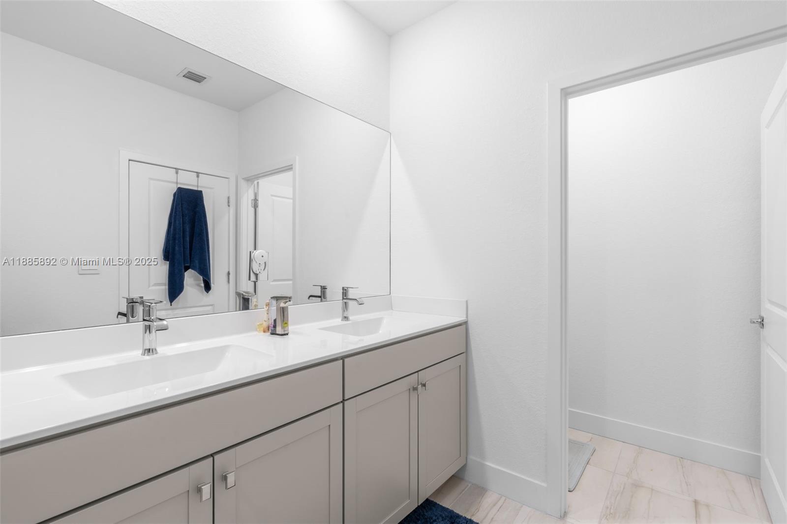 MERRICK SQUARE - Residential