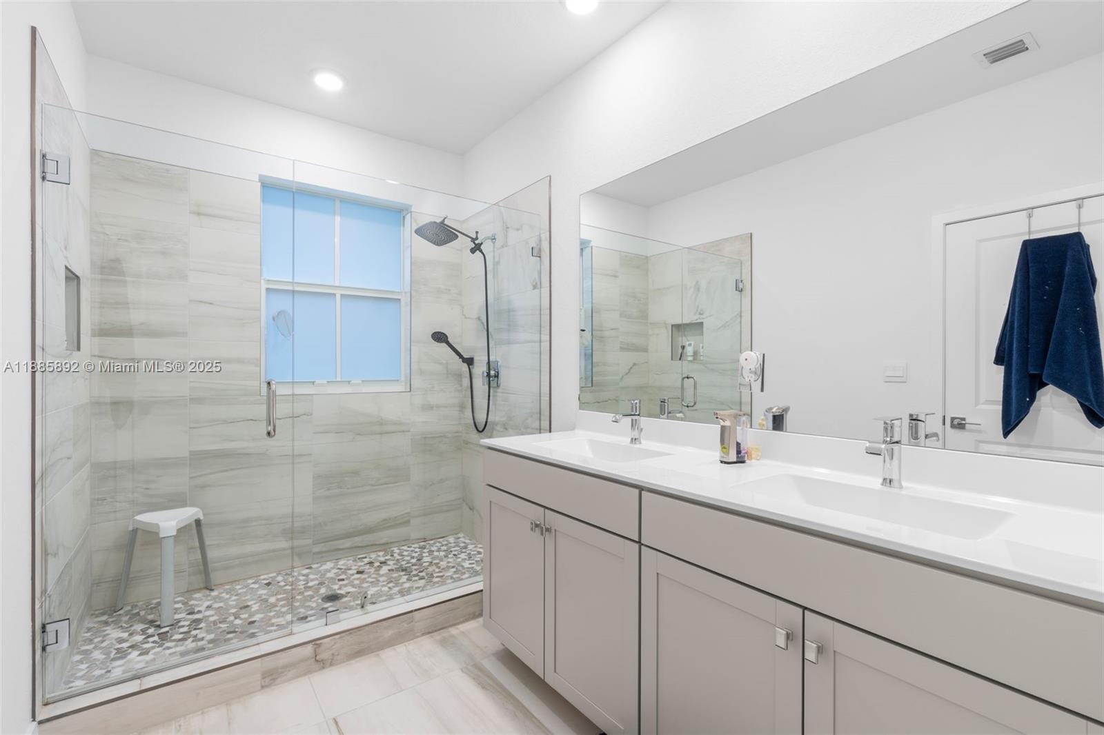 MERRICK SQUARE - Residential